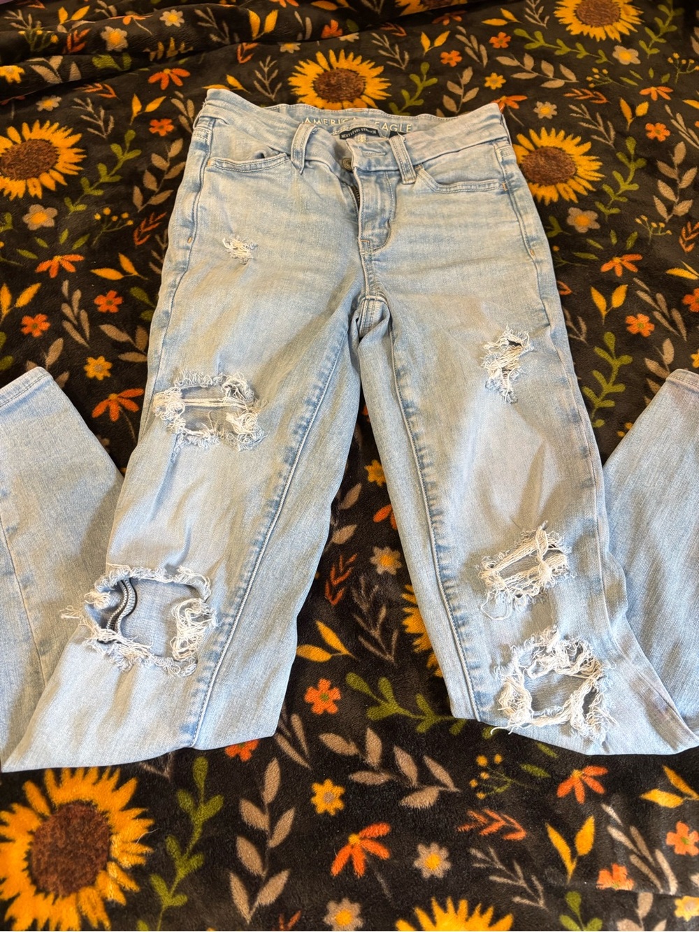 American Eagle Outfitters Light Blue Distressed Skinny Jeans